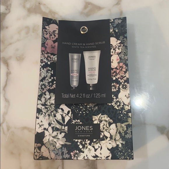 New Jones NYC Hand Cream and Scrub - Picture 1 of 2